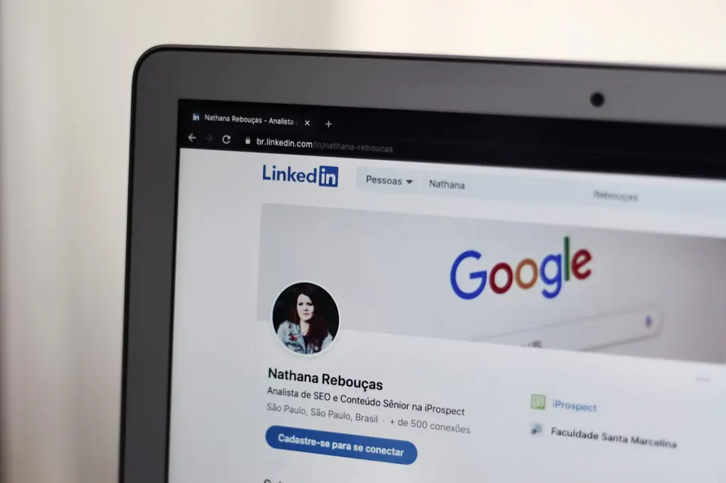 LinkedIn connection message to another LinkedIn profile